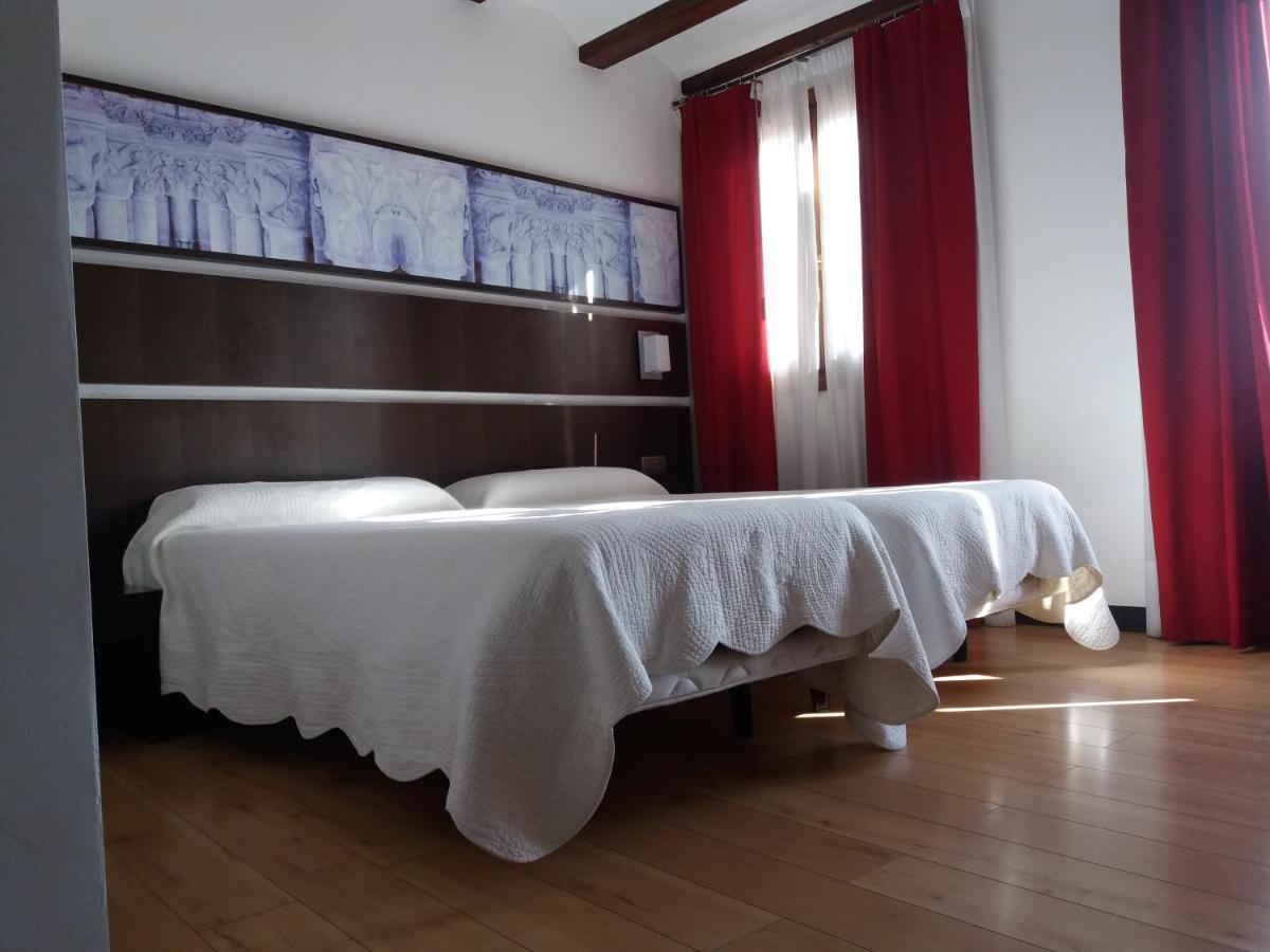 Hotel Rey Sancho Navarrete Eksteriør billede
